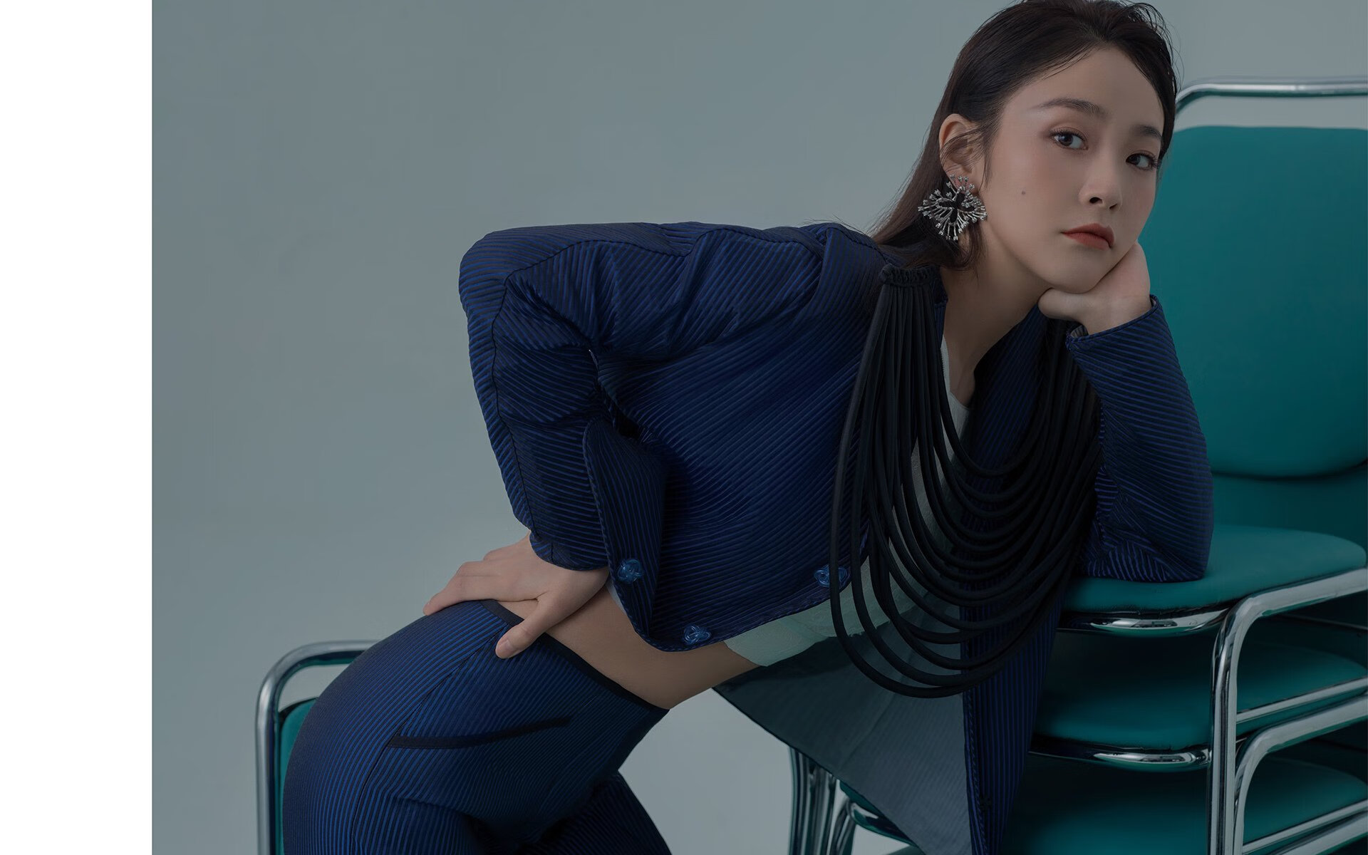 李恩：全黑队中场的“锁链”，他的防守和传球让对方难以突破